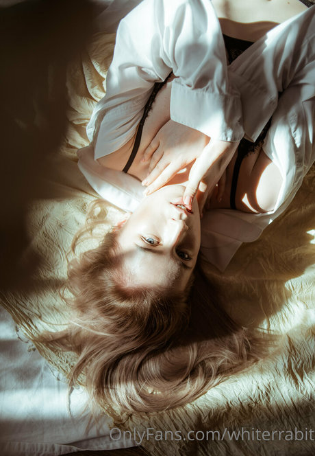 whiterrabitfree onlyfans model photo