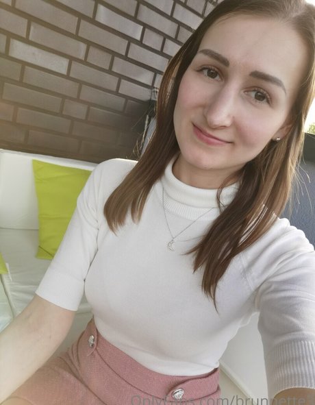 brunnette3 only fans pictures