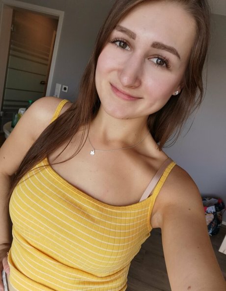 brunnette3 only fans nudes