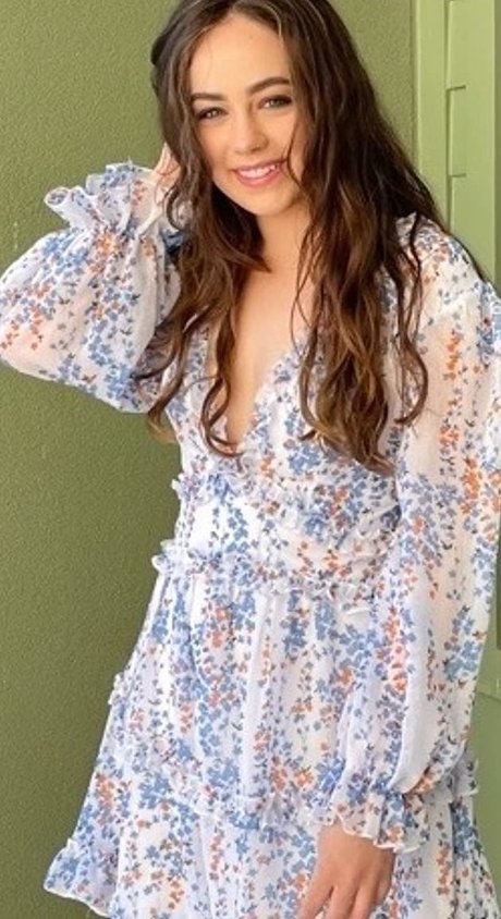 Mary Mouser onlyfans leams