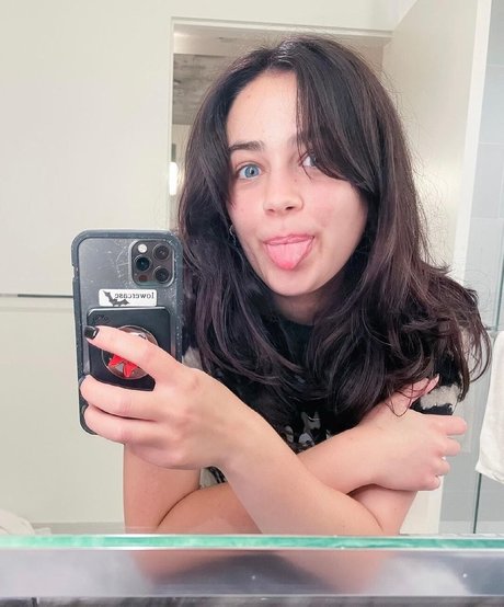 Mary Mouser onlyfans porn leaked