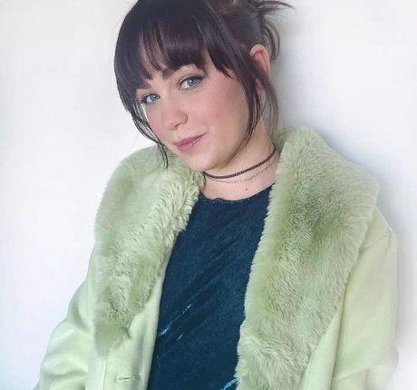 Mary Mouser leaked onlyfans content