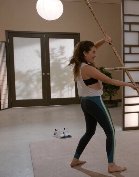 Mary Mouser Profile pic