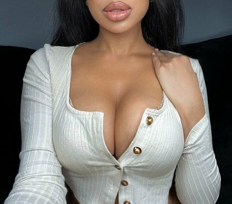 alexasinclaire onlyfans boobs