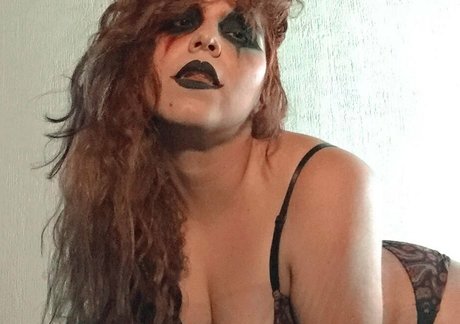 crimson ghoul onlyfans model