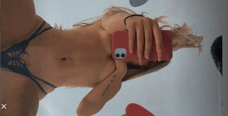 taniiaagsantanaa nude leaked onlyfans