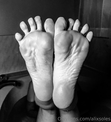 alixsoles onlyfans model