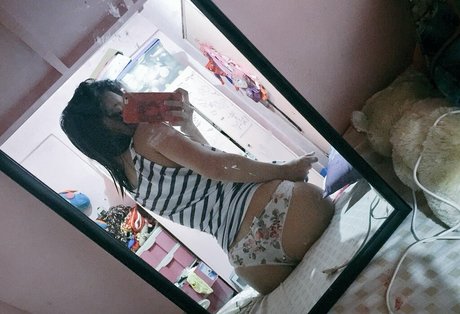 Pinay Gems naked on onlyfans