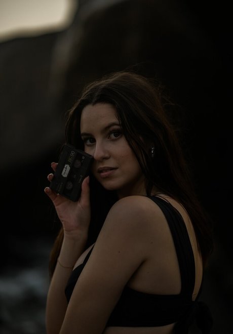 Beatriz Braz onlyfans strip tease