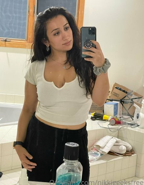 nikkigeeksfree Profile pic