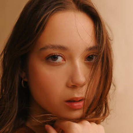 Laufey Lin onlyfans pictures