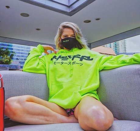 Collete Davis onlyfans leak ass