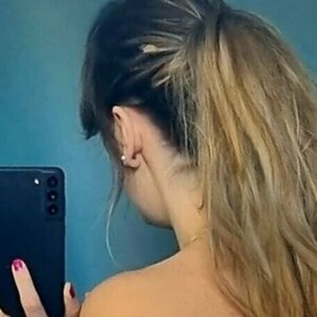 liketeenfree onlyfans star