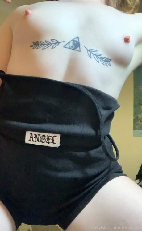 freckle fox nude on onlyfans