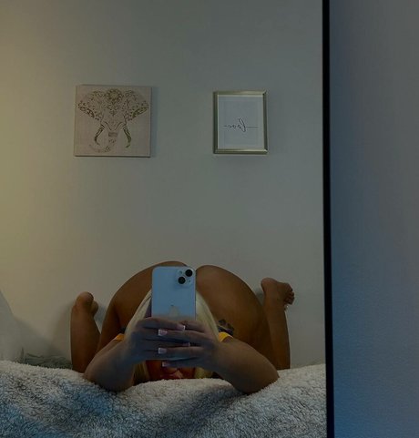 Rowena Violet naked onlyfans