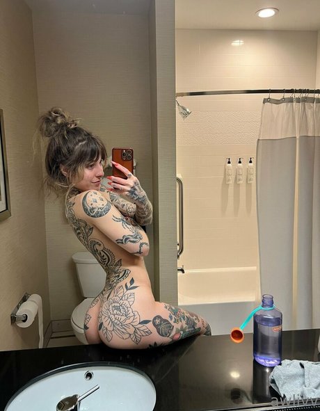 Awlivv onlyfans nude content