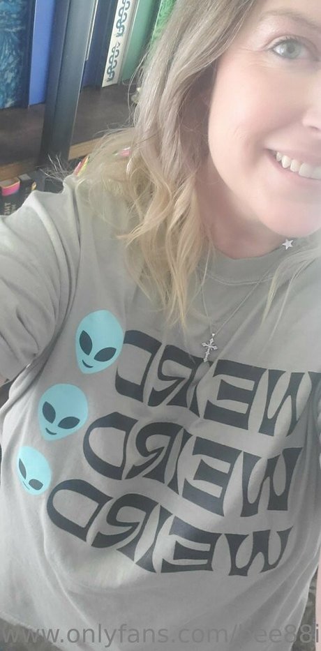 bee88i onlyfans sextape leak