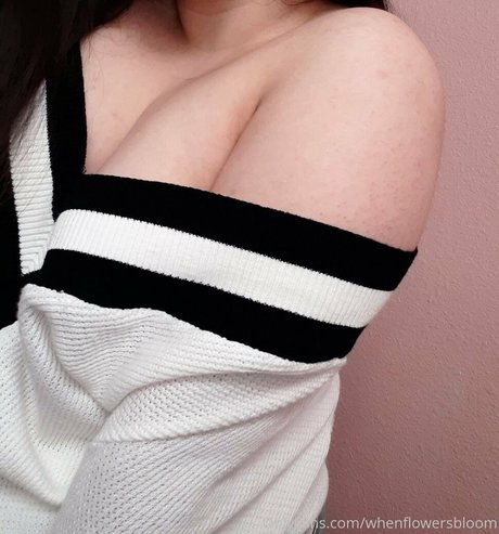 whenflowersbloom topless onlyfans