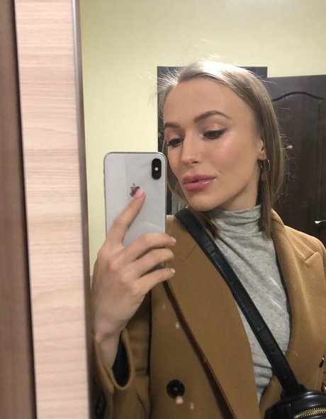 aislinxxxmodel onlyfans model images