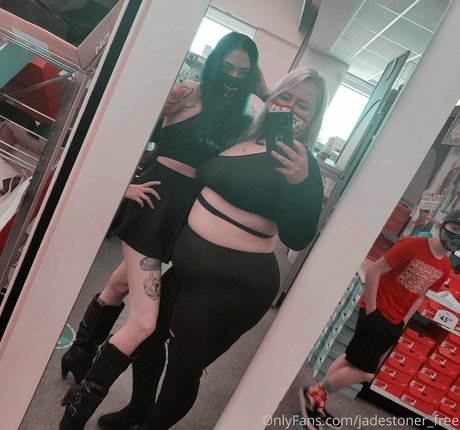 jadestoner free naked on onlyfans