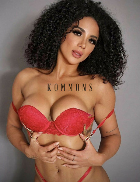 Gabi Melo onlyfans leak naked