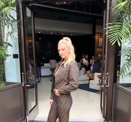 Georgia Hirst onlyfans boobs