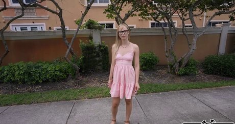 Stella Chiyoki onlyfans pics