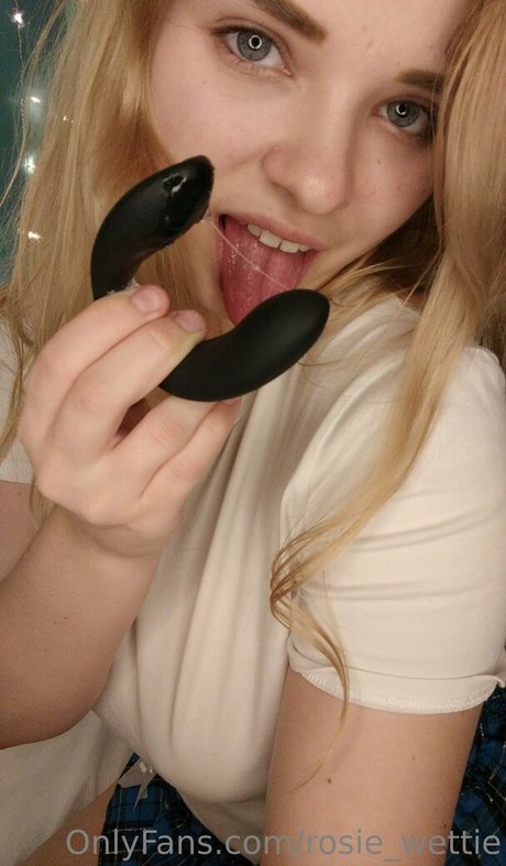 rosie wettie onlyfans leaked nude