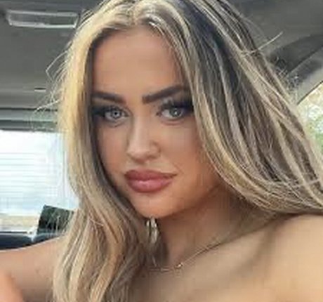 Laura Bianca nude leaks onlyfans