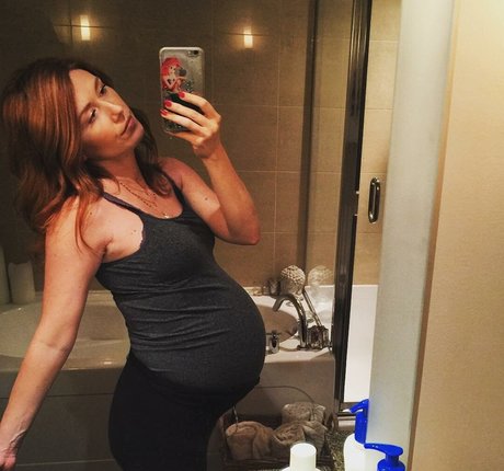 Jewel Staite Profile pic