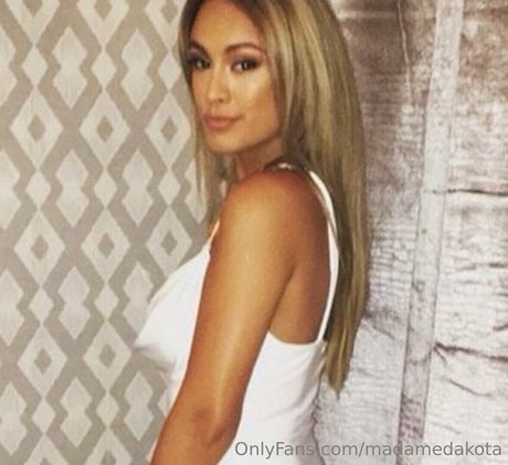 madamedakota onlyfans sextape leak