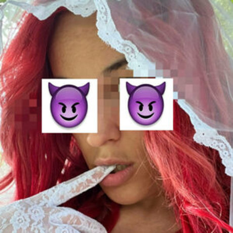 yourfoxyladyy onlyfans posts