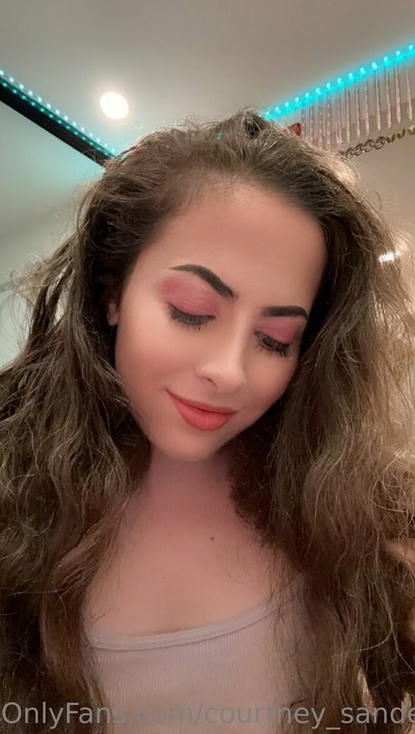 Courtney Sanderson onlyfans porn leaks
