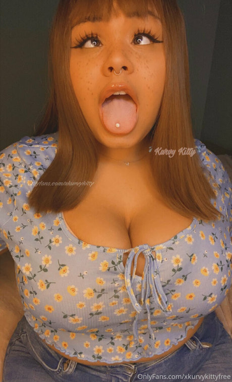 xkurvykittyfree onlyfans model images