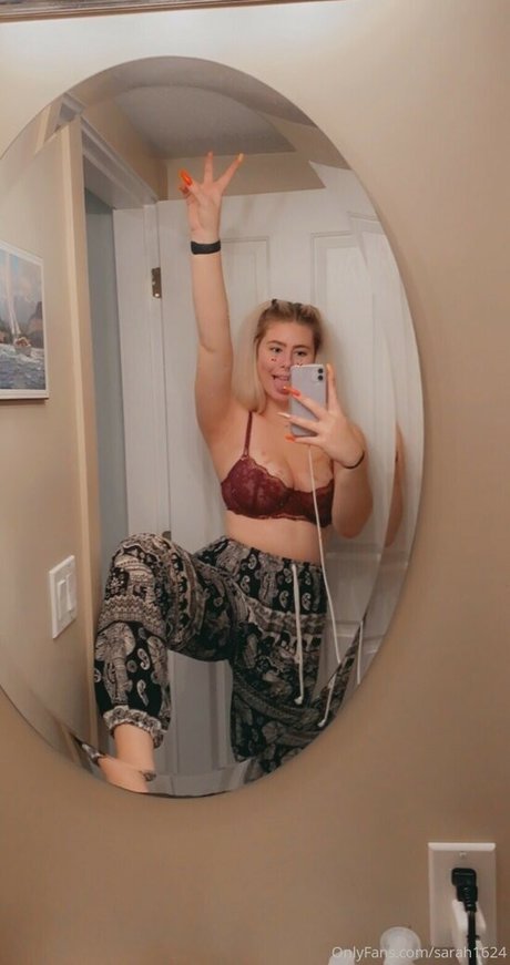 sarahlovesraving naked only fans