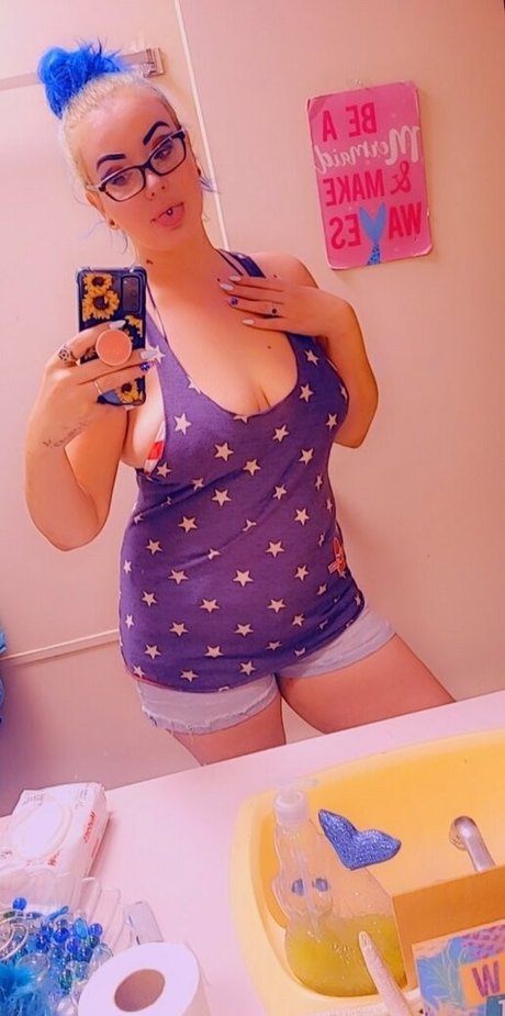 blubodygloss nude on onlyfans