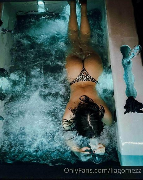 liagomezzz onlyfans topless