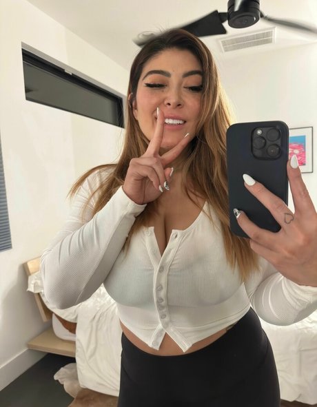 Ashlynn Arias onlyfans leaked pics