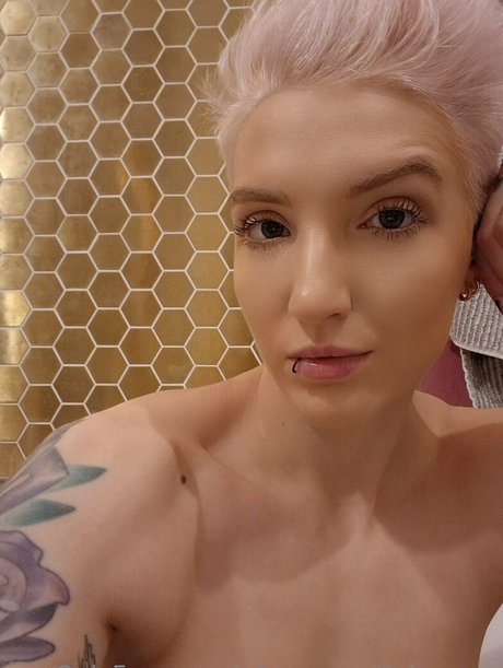 who on earth is anna onlyfans pics leaked