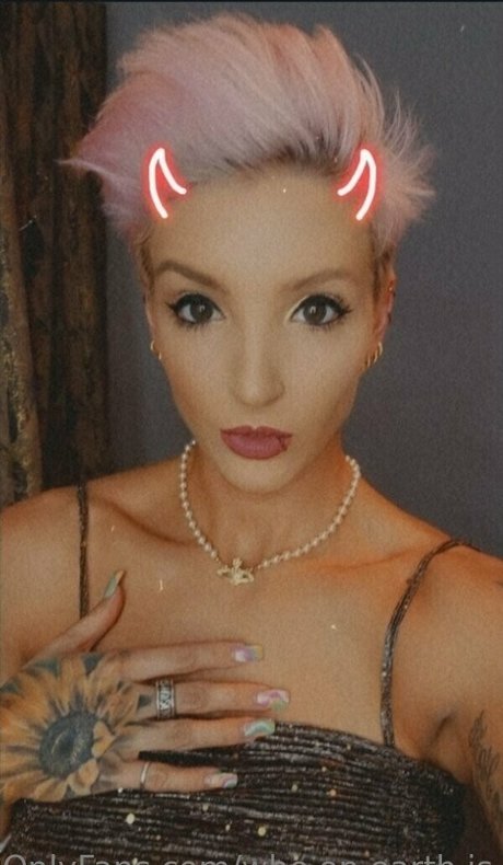 who on earth is anna nudes only fans