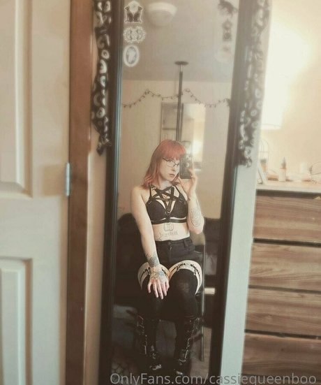 cassiequeenboo naked onlyfans leak