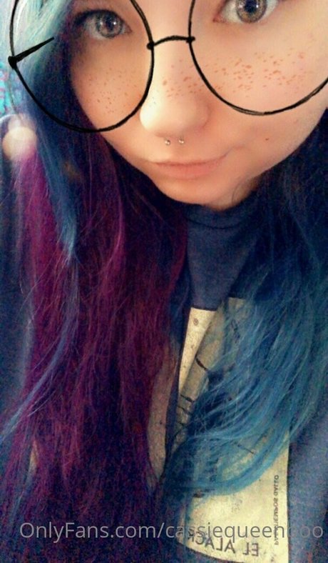 cassiequeenboo onlyfans explicit content