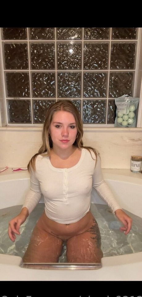 elewis9212 leaked onlyfans pictures