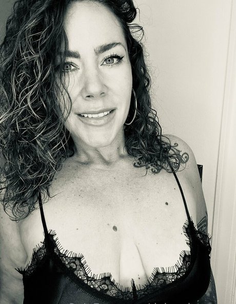 delovelycurves only fans nudes