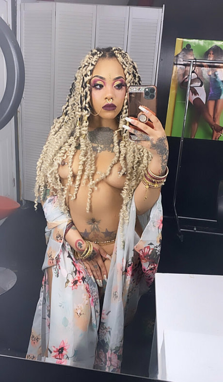 rebelliouschantele onlyfans free content