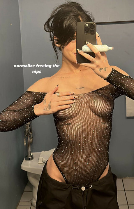 Nessa Barrett onlyfans leak fuck