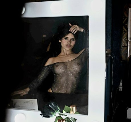 Nessa Barrett onlyfans nude pictures