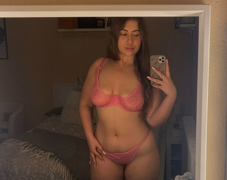 gabrielamorenoo onlyfans pics