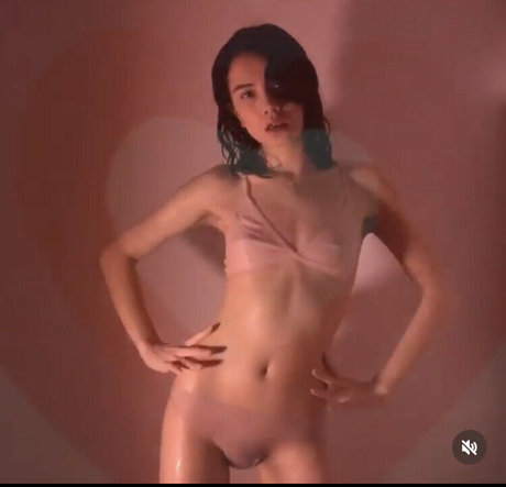 Mia Kerin onlyfans sextape