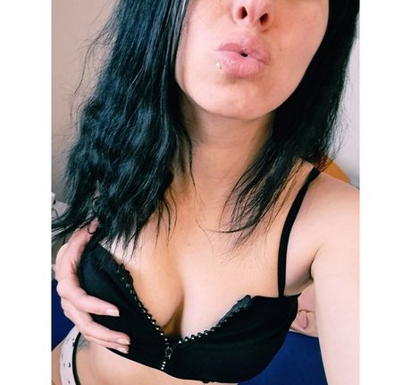 alittlebitpsycho98 onlyfans nudes